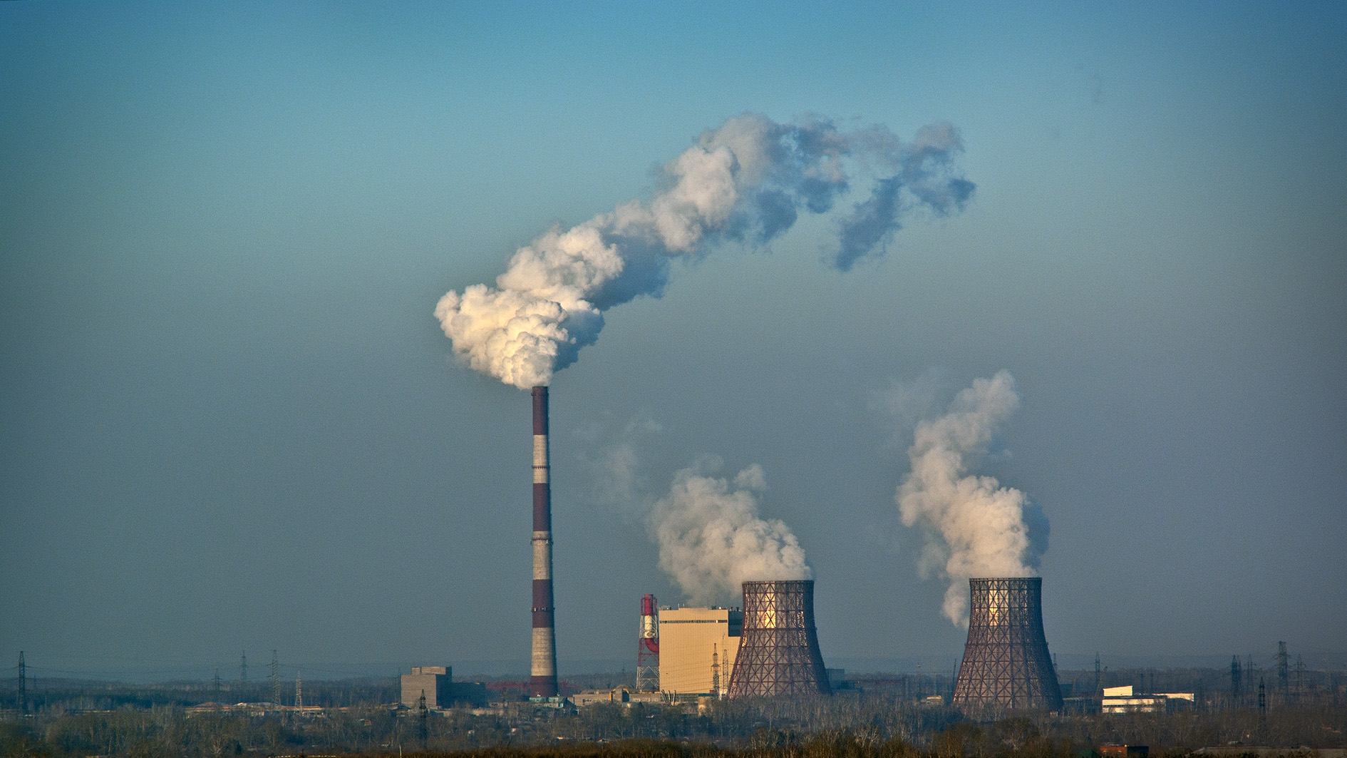 Какой вред экологии наносят промышленные предприятия. Загрязнение воздуха. Выбросы промышленных предприятий. Экология загрязнение воздуха. Нарушение экологии.