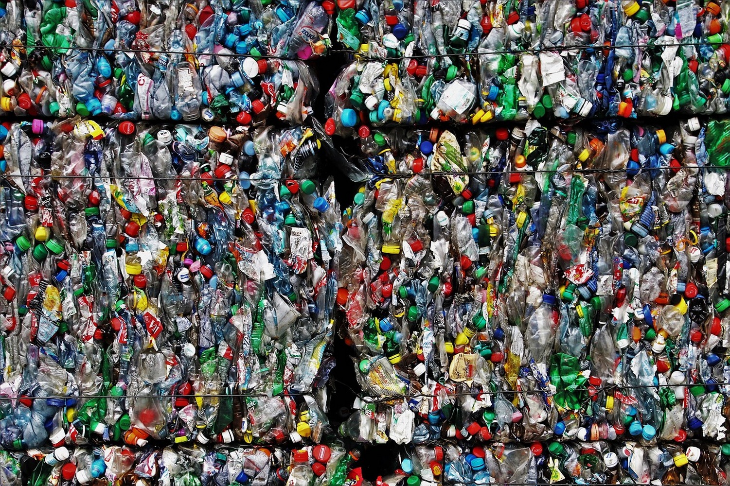 отходы от пластиковых бутылок