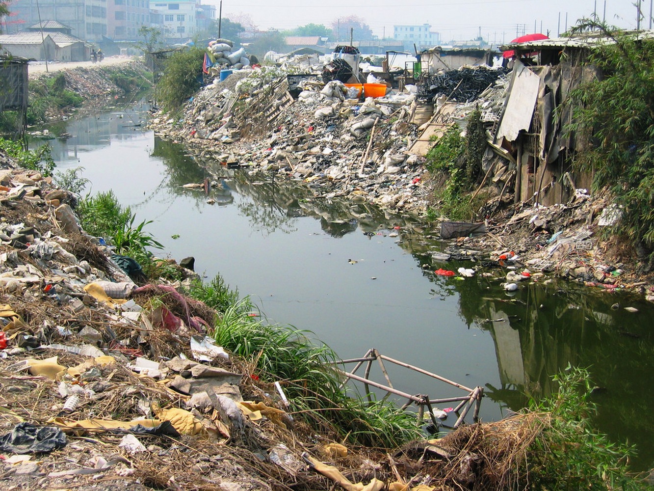 Основные экологические проблемы китая. Грязные реки Китая. Загрязнение рек в Китае. Экология Китая. Мусорные реки в Китае.